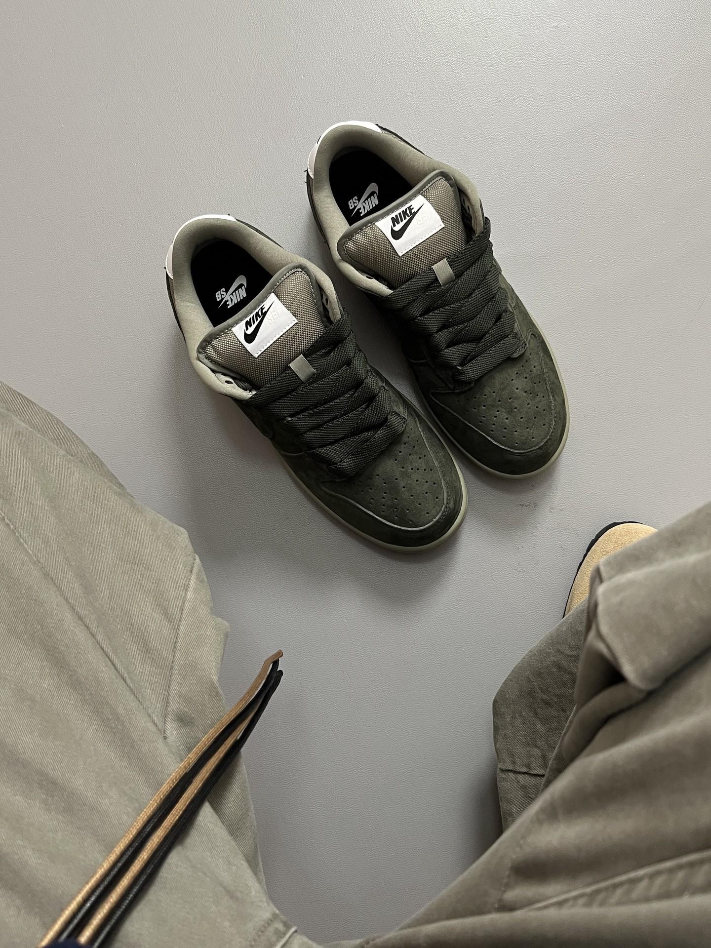 被几百块的麂皮dunk拿捏了,谁让森绿这么好看呢!